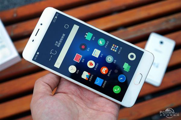 1299元YunOS加持！魅蓝E金灰蓝三色现场图赏