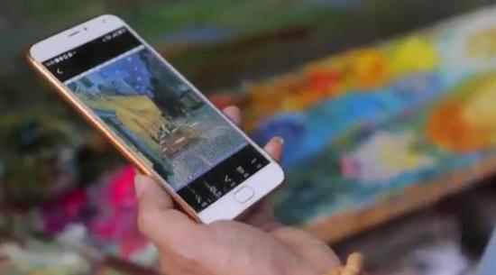 深圳200元组装一部手机：国外美女主持惊呆了