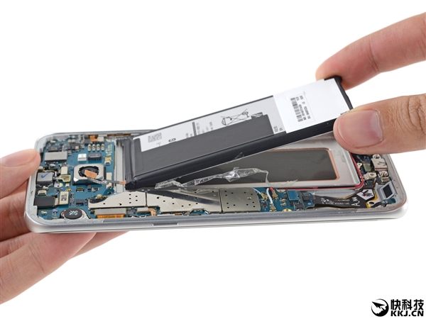 海外网友曝三星S7 edge充电爆炸：所用原装配件