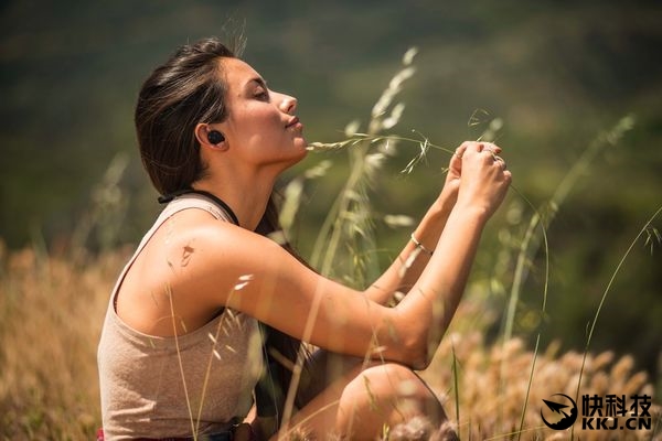 iPhone 7专用无线耳机发布：6小时播放/250小时待机