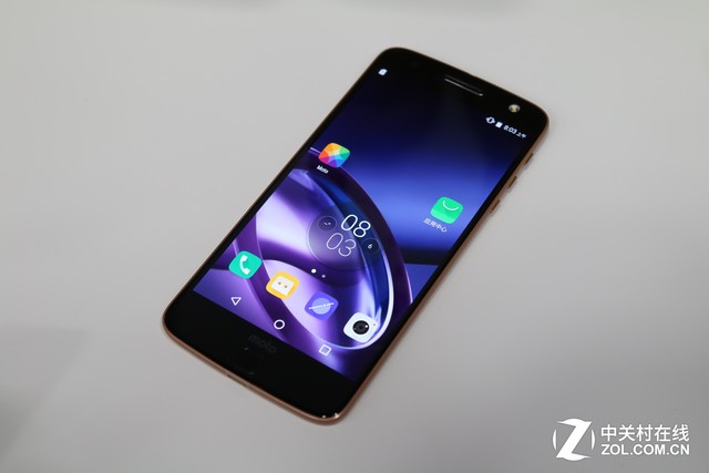 模块化的5.2毫米刀锋 新旗舰Moto Z上手 