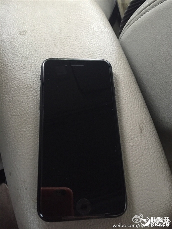 中国第一个拿到iPhone 7的人：上海/北京网友争第一