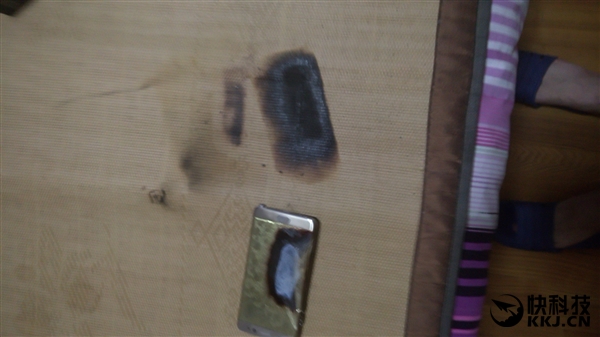 三星药丸！国行金色Note 7首炸：惨不忍睹