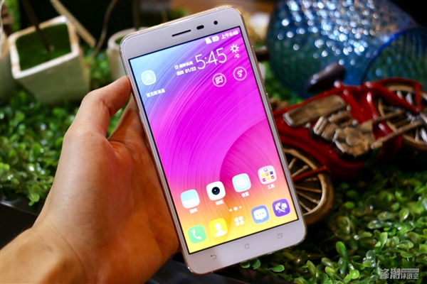 华硕国内连发四款新机：骁龙821旗舰版4999元