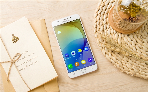 三星Galaxy On7 (2016)图赏：金属机身、摄像头0凸