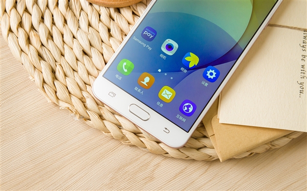 三星Galaxy On7 (2016)图赏：金属机身、摄像头0凸