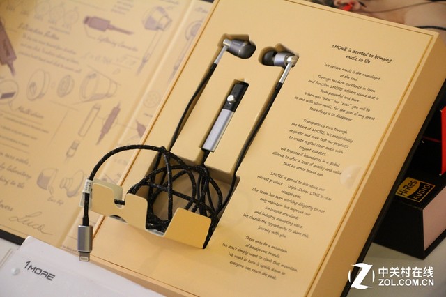 美女助阵 1MORE耳机亮相Z·HiFi体验会 