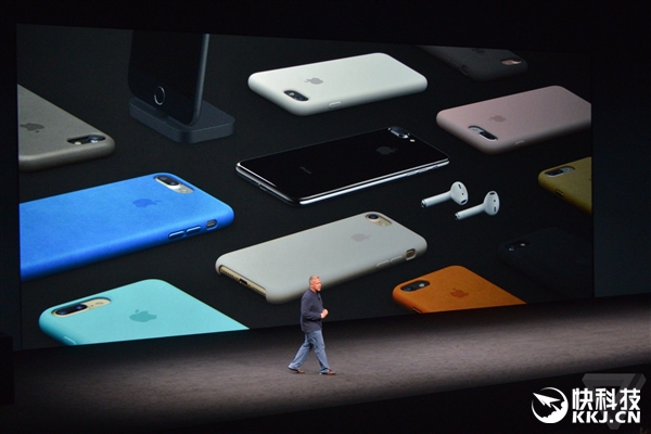 新一代iPhone要用OLED屏幕：夏普狂笑