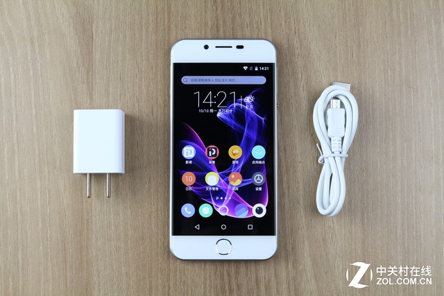 千元新黑马 PPTV手机V1即将999元开售 