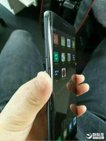 惊艳！小米Note 2真机抢先曝光：终于亮屏了