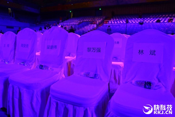 小米Note 2发布会：影帝梁朝伟真来了！雷军：向问啥？