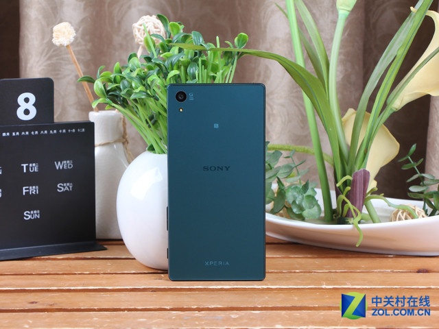 大屏高性能玩大型游戏 玩家告你怎样选 