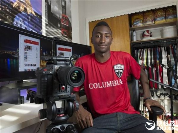 美国科技评测大神上手小米MIX：世界上最有趣的手机