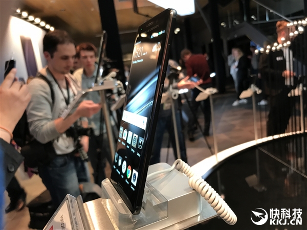 国内独家！华为Mate 9保时捷版现场图赏：2K曲屏