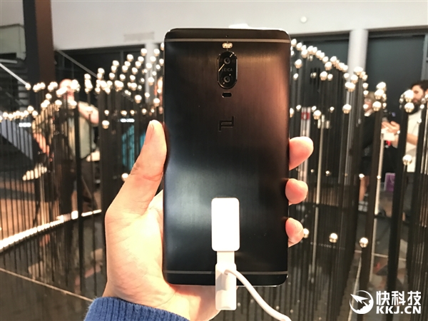 国内独家！华为Mate 9保时捷版现场图赏：2K曲屏