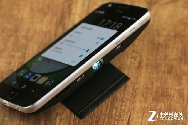 Moto Z投影模块体验：或可轻办公浅娱乐 