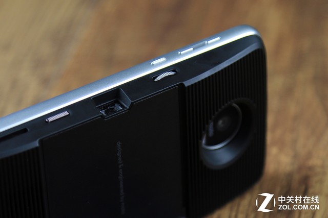 Moto Z投影模块体验：或可轻办公浅娱乐 