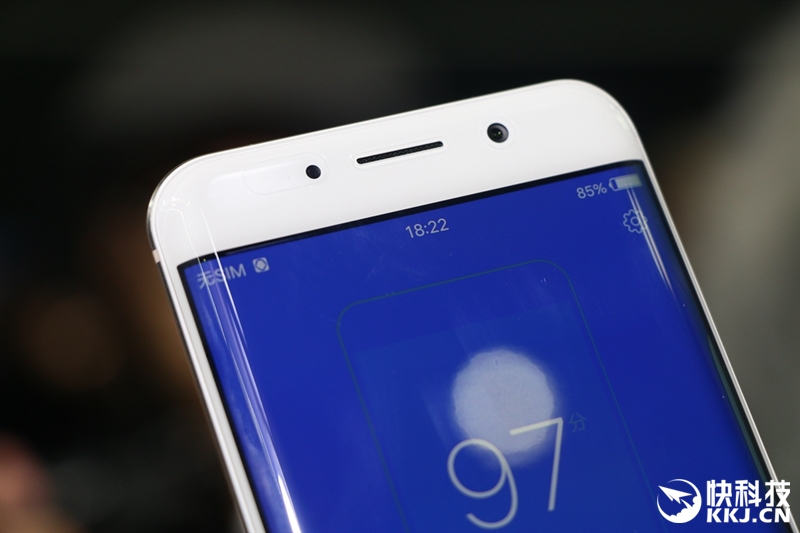 新双曲面屏很逆天！vivo超级旗舰Xplay6上手图赏