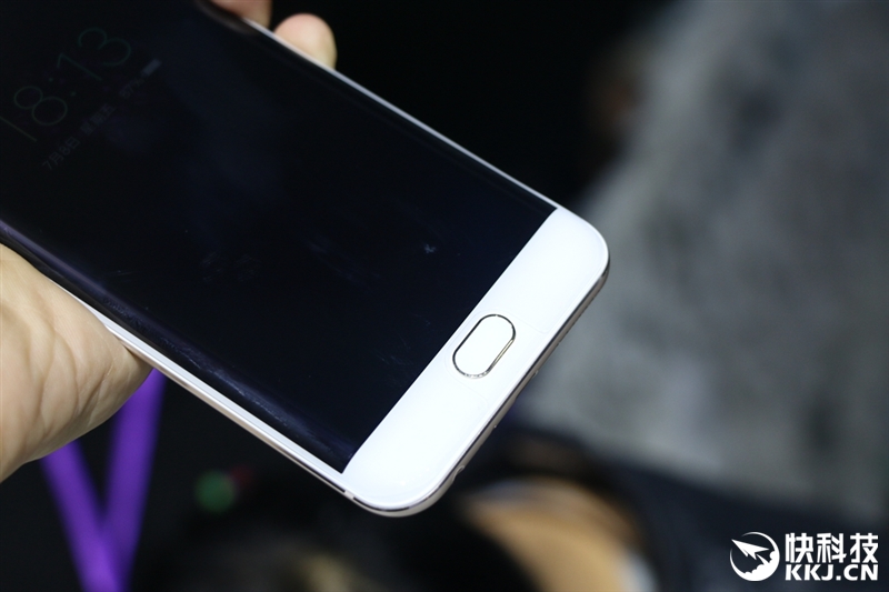 新双曲面屏很逆天！vivo超级旗舰Xplay6上手图赏