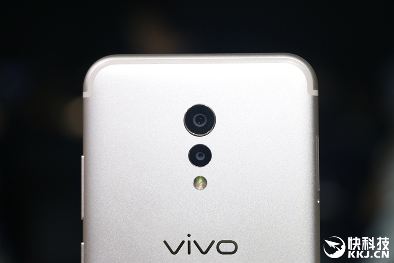 新双曲面屏很逆天！vivo超级旗舰Xplay6上手图赏