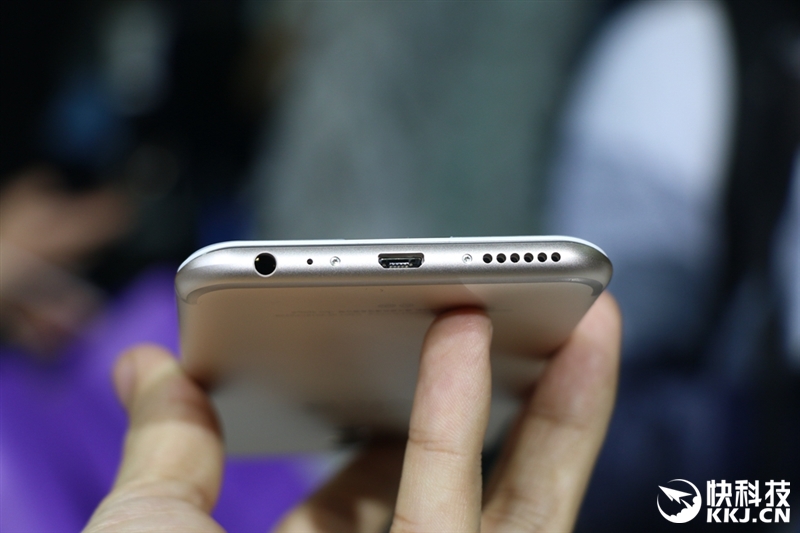 新双曲面屏很逆天！vivo超级旗舰Xplay6上手图赏