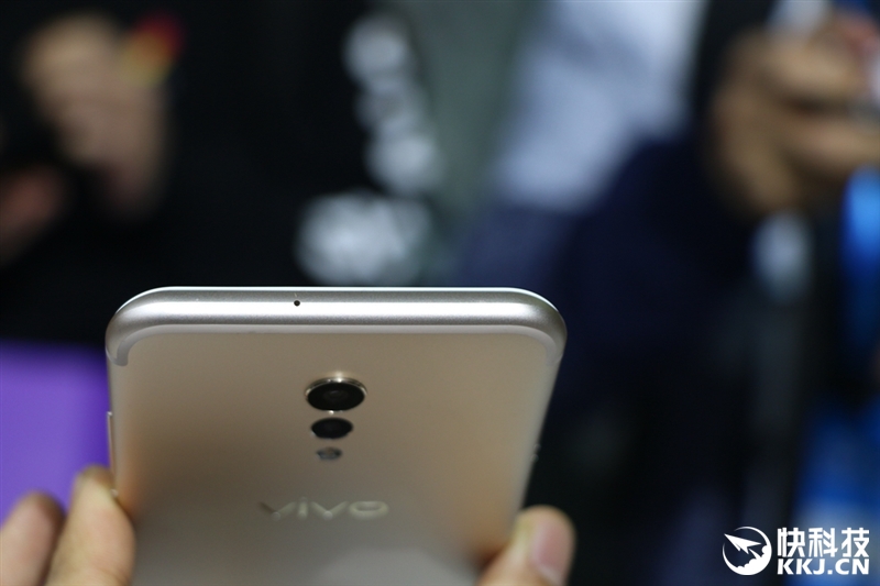 新双曲面屏很逆天！vivo超级旗舰Xplay6上手图赏