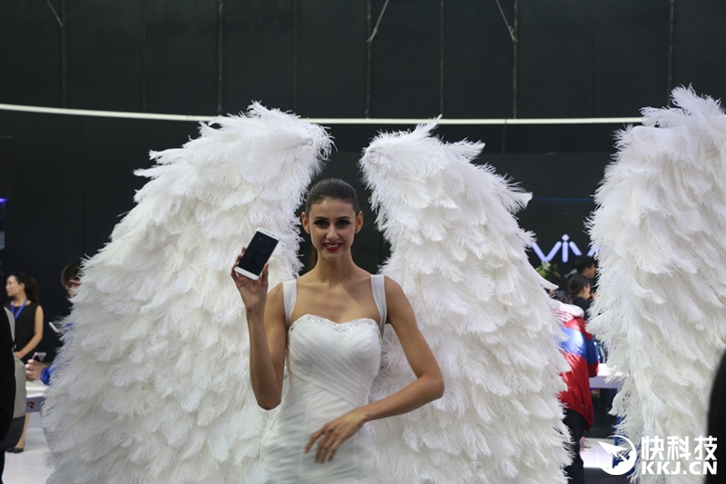 新双曲面屏很逆天！vivo超级旗舰Xplay6上手图赏