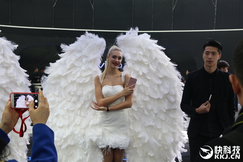 新双曲面屏很逆天！vivo超级旗舰Xplay6上手图赏